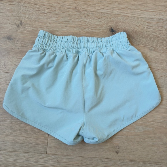 Athleta Girl Run Free Shorts 2,5” XS 6 Mint Sage Green Lined Athletic Youth*L29 - Picture 2 of 3